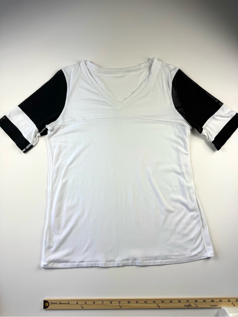Lululemon Women’s Sport Tee White Mesh Running V Neck Shirt Lightweight
